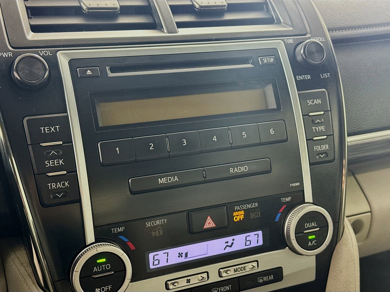 Used 2012 Toyota Camry LE image 11