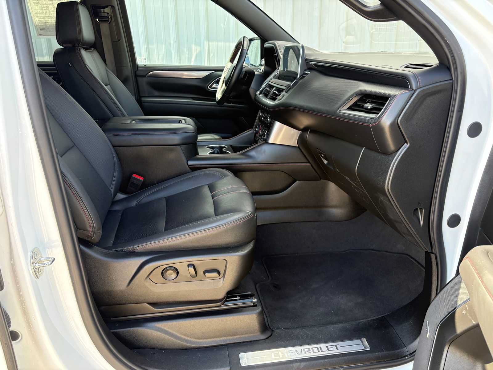 Used 2024 Chevrolet Suburban RST w/ Luxury Package AWD/4WD image 13