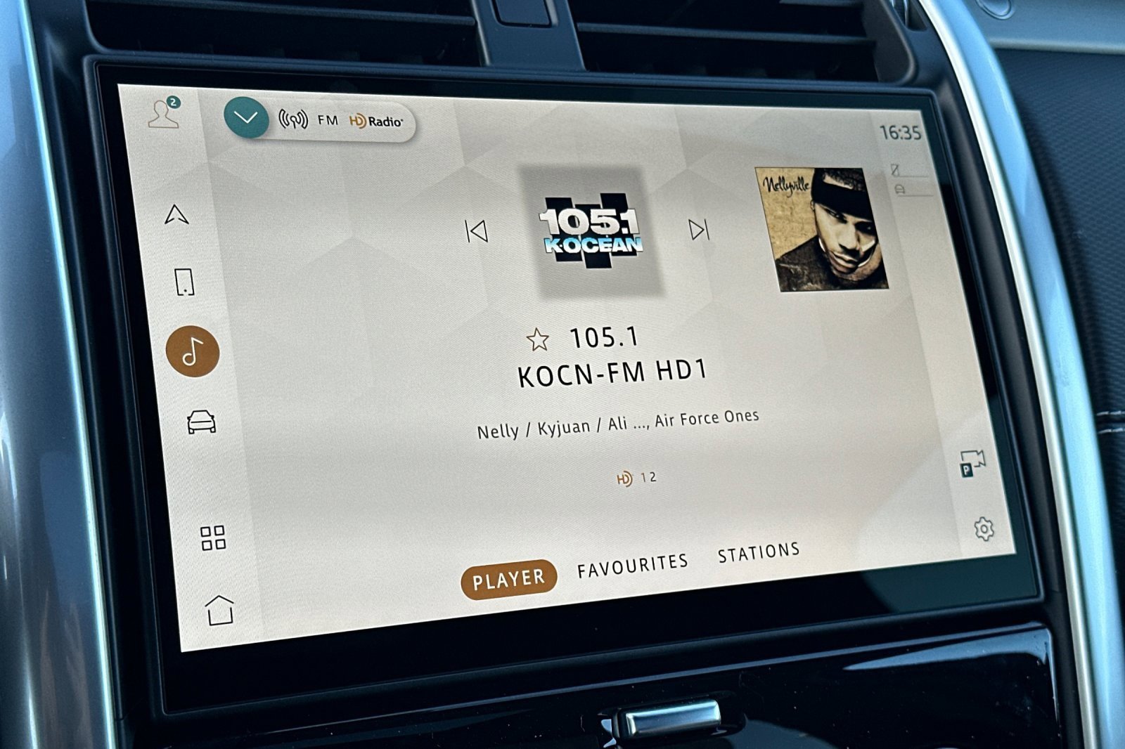 New 2025 Land Rover Discovery Dynamic SE image 16