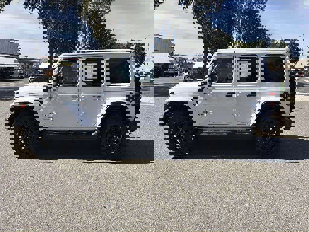 Used 2025 Jeep Wrangler Sahara image 3