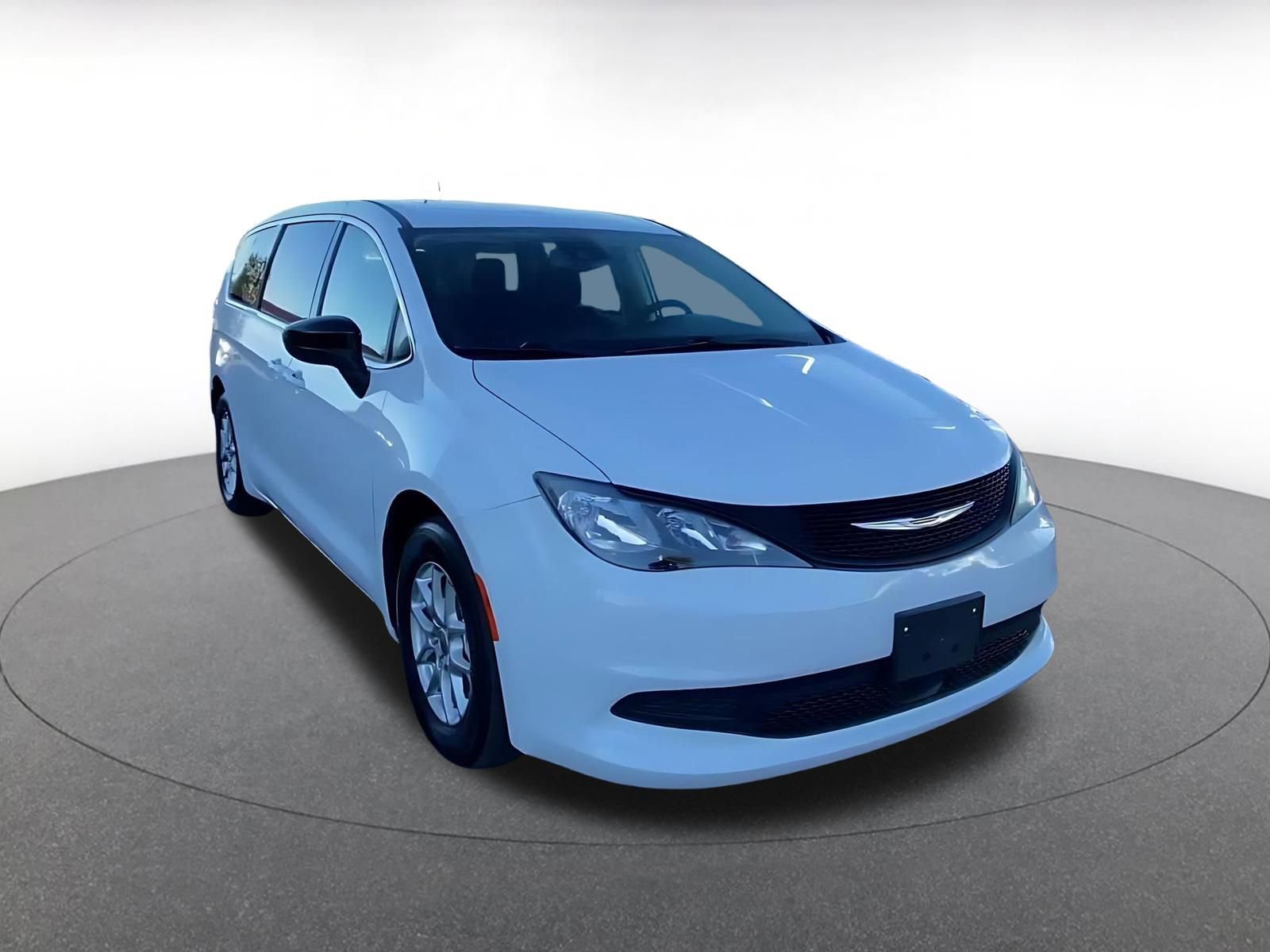 Used 2024 Chrysler Voyager LX image 3