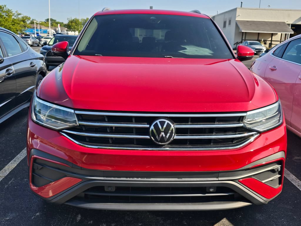 Used 2023 Volkswagen Tiguan SE FWD image 2