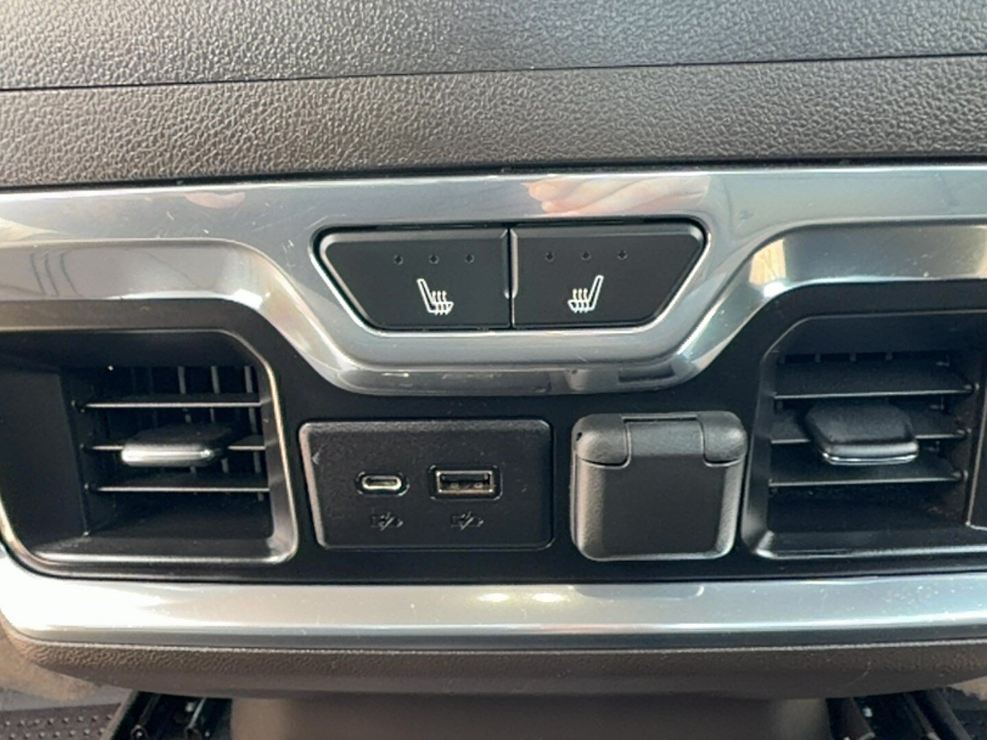 Used 2019 Chevrolet Silverado 1500 LTZ w/ LTZ Plus Package AWD/4WD image 19