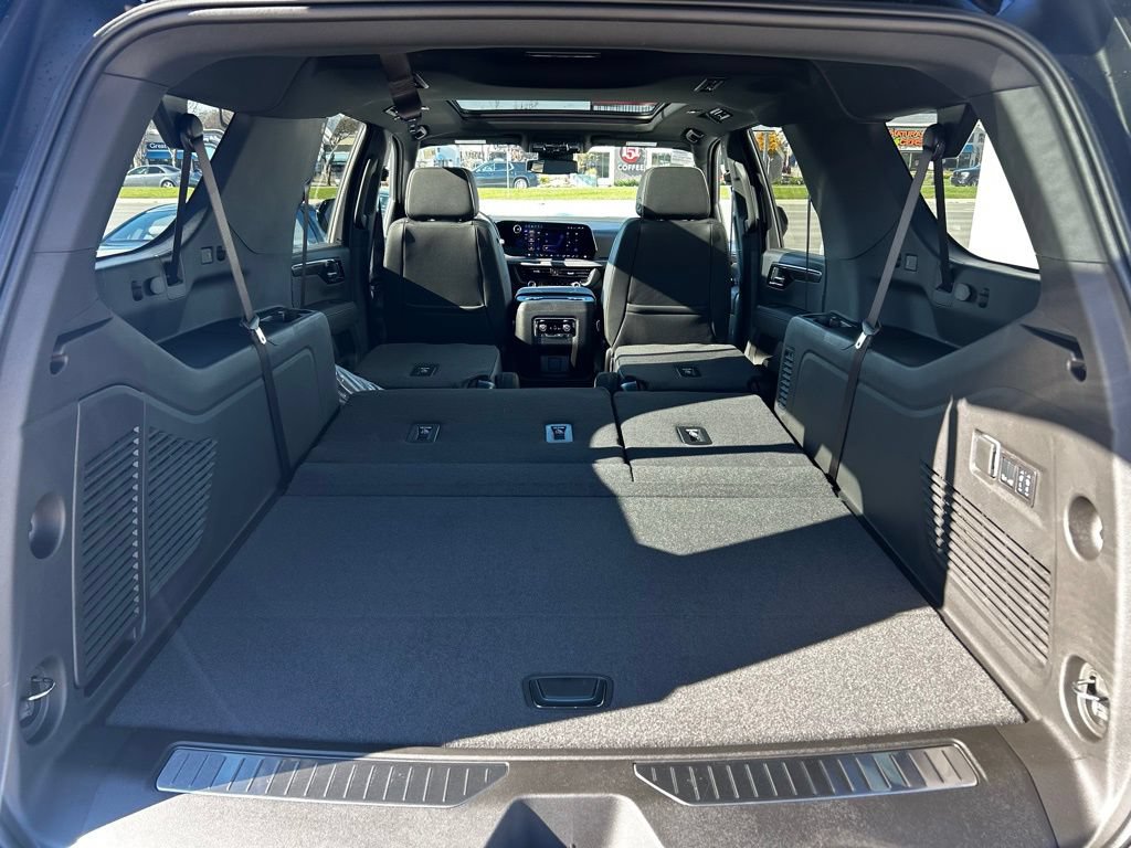 New 2026 Chevrolet Suburban Premier w/ Sun And Tow Package AWD/4WD image 25