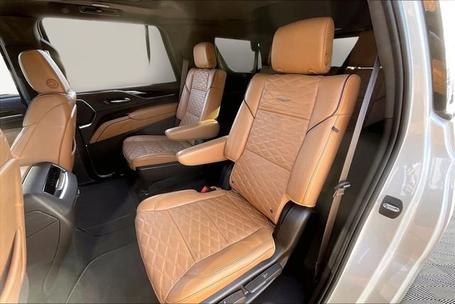 Used 2022 Cadillac Escalade Premium Luxury image 16