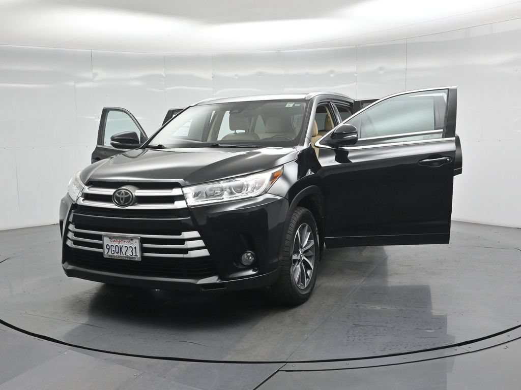 Used 2018 Toyota Highlander XLE AWD/4WD image 33