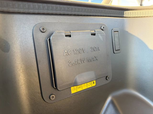 Used 2022 Ford F150 Lightning Platinum image 17