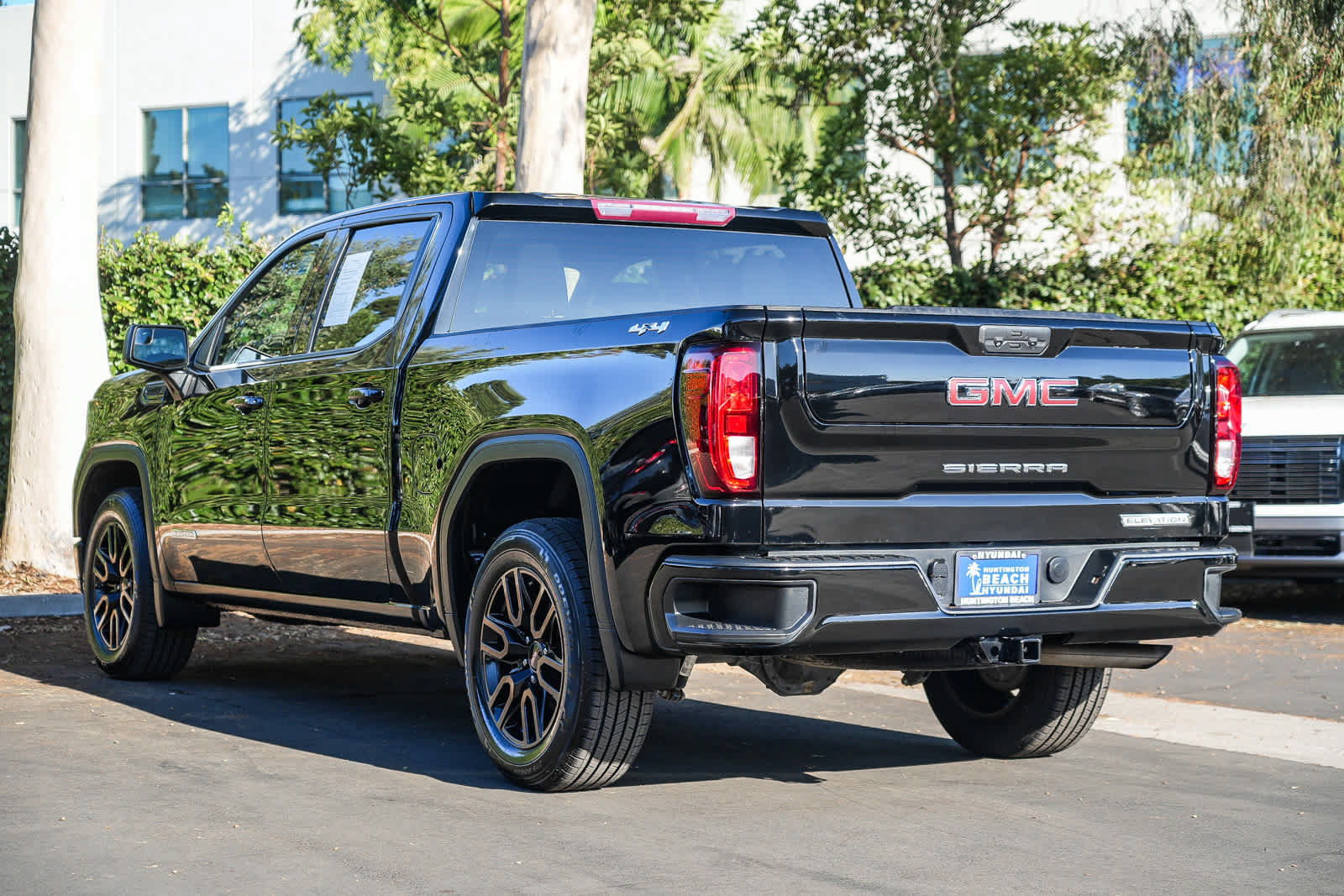 Used 2022 GMC Sierra 1500 Elevation AWD/4WD image 8