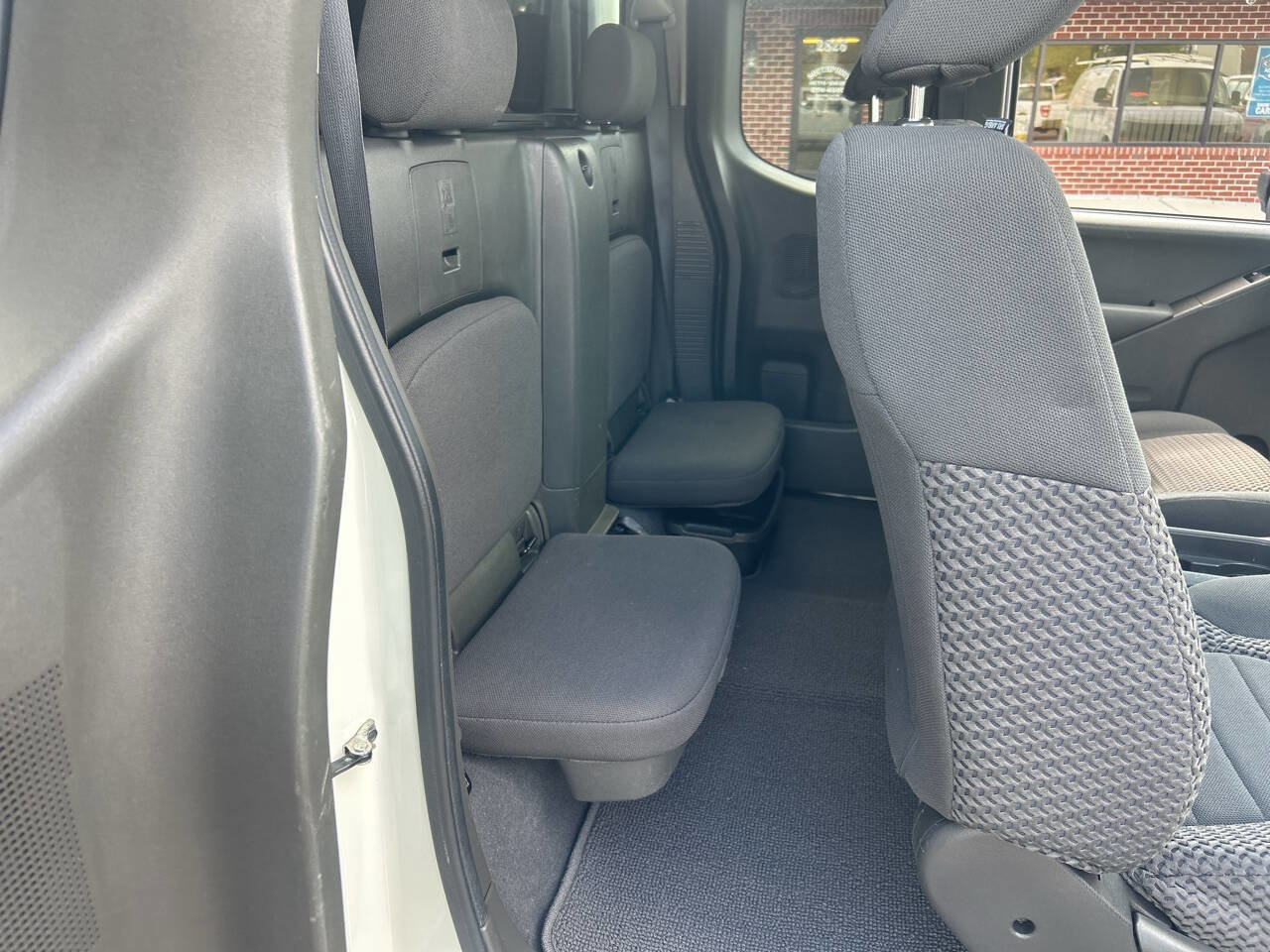 Used 2019 Nissan Frontier SV image 21