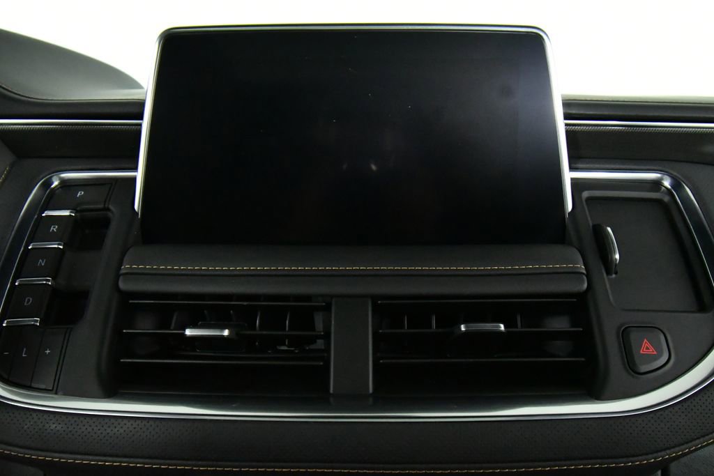 Used 2023 GMC Yukon AT4 w/ AT4 Premium Package image 4