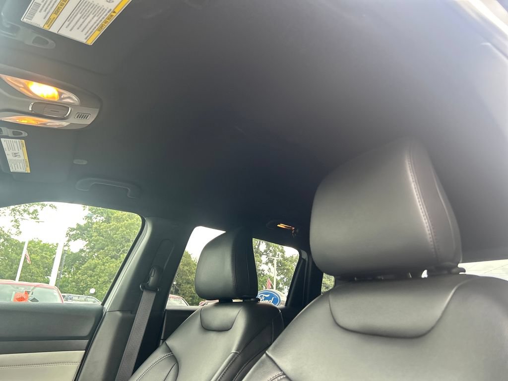 Used 2025 Jeep Compass Limited AWD/4WD image 25