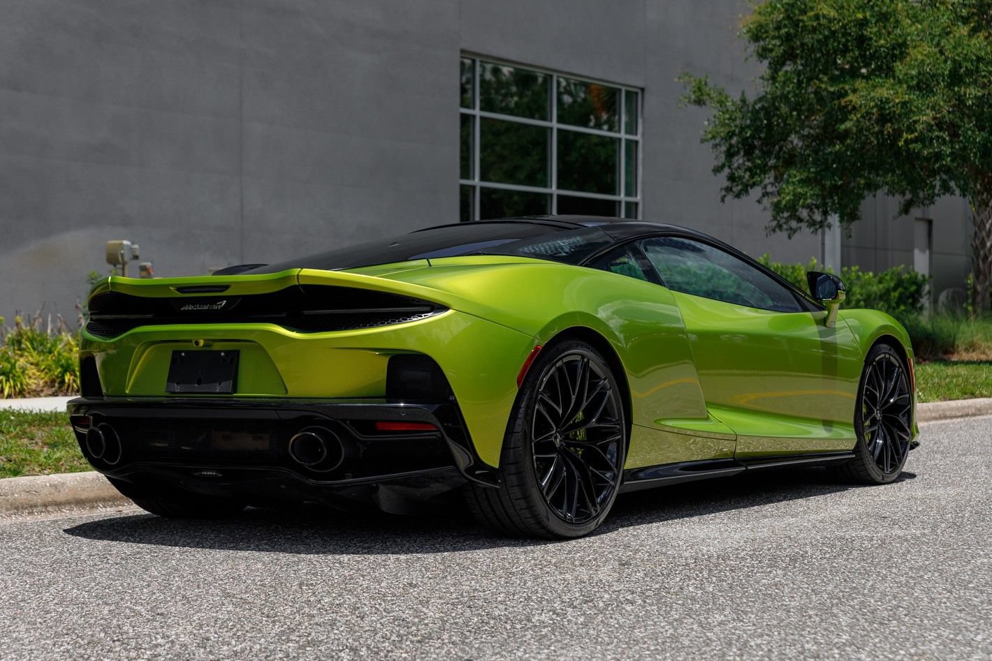 Used 2023 McLaren GT RWD image 9