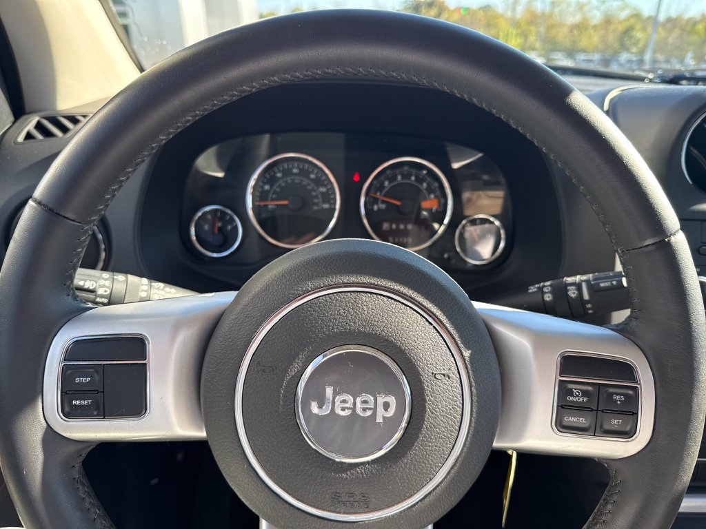 Used 2017 Jeep Compass Latitude FWD image 12