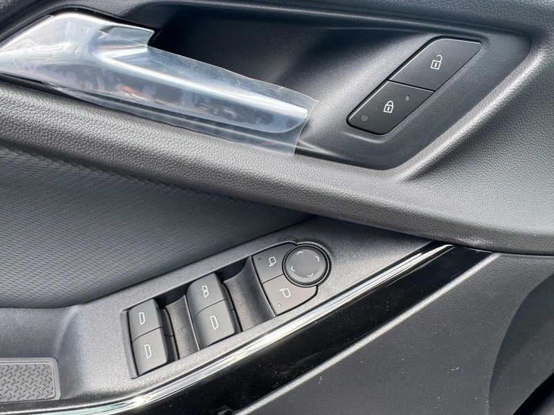 New 2027 Chevrolet Equinox LT FWD image 9