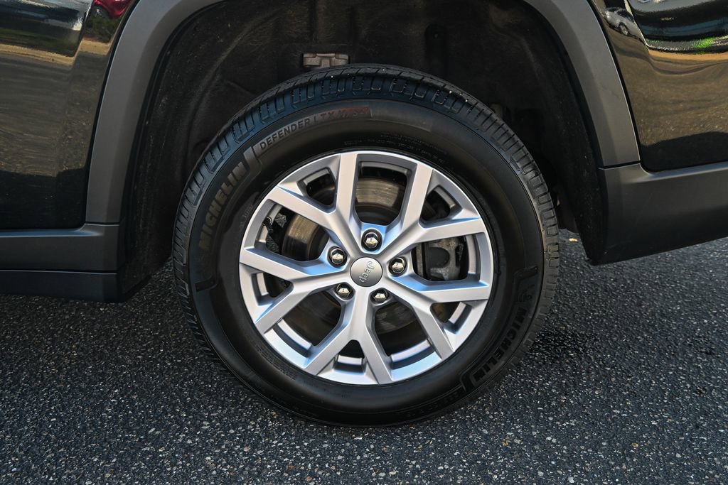 Used 2022 Jeep Grand Cherokee L Limited w/ Luxury Tech Group II image 13