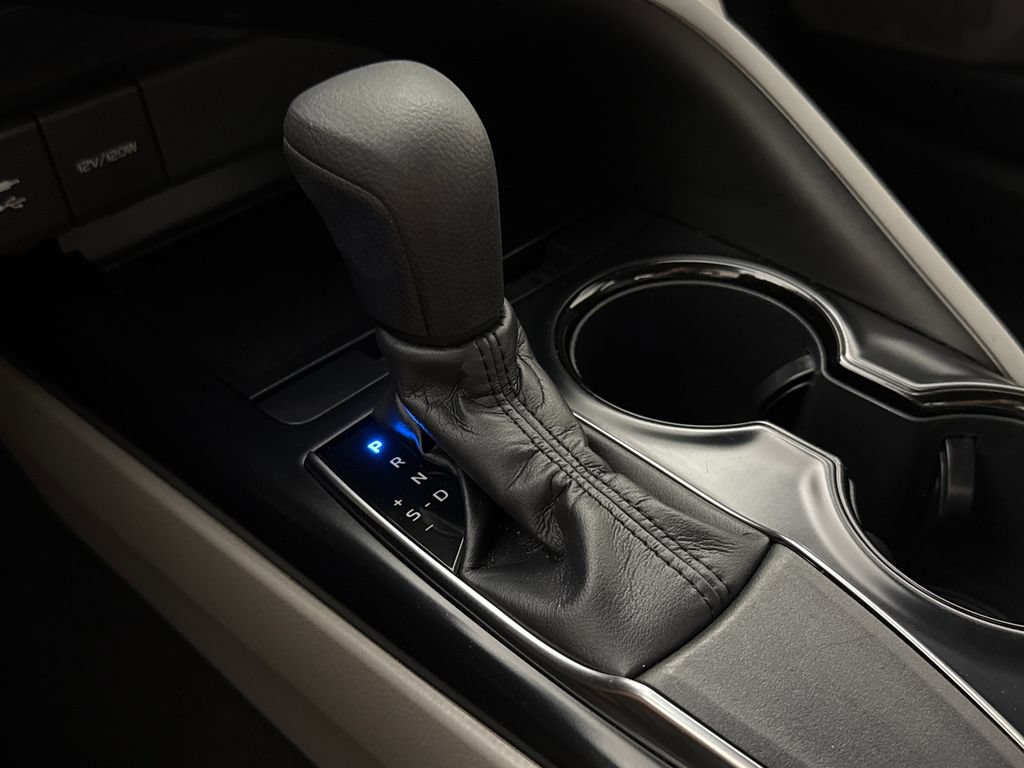Used 2019 Toyota Camry LE FWD image 16