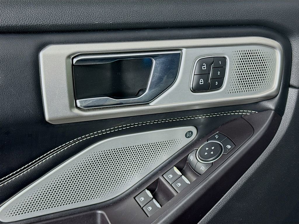 Used 2020 Ford Explorer ST w/ Premium Technology Package AWD/4WD image 18