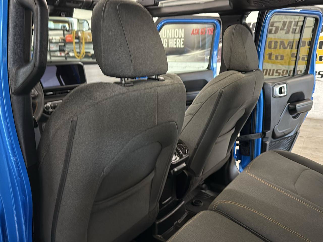 Used 2024 Jeep Wrangler Unlimited AWD/4WD image 33