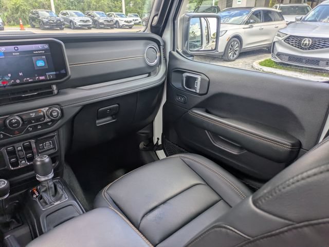 Used 2024 Jeep Wrangler Unlimited Sahara w/ Safety Group AWD/4WD image 17