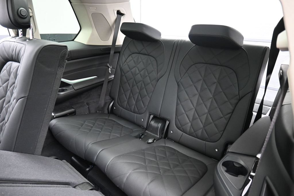 Used 2026 BMW X7 xDrive40i AWD/4WD image 16