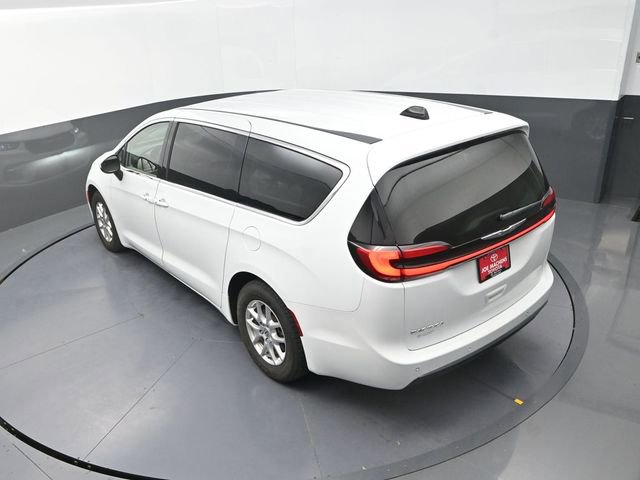 Used 2023 Chrysler Pacifica Touring-L image 21