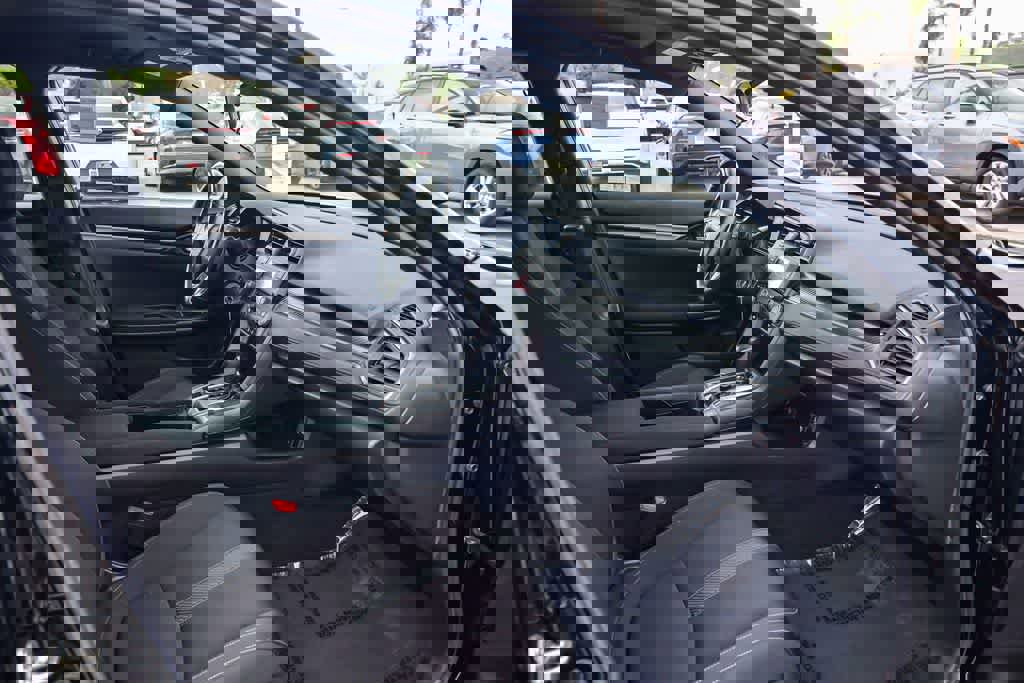 Used 2019 Honda Civic Sport image 17