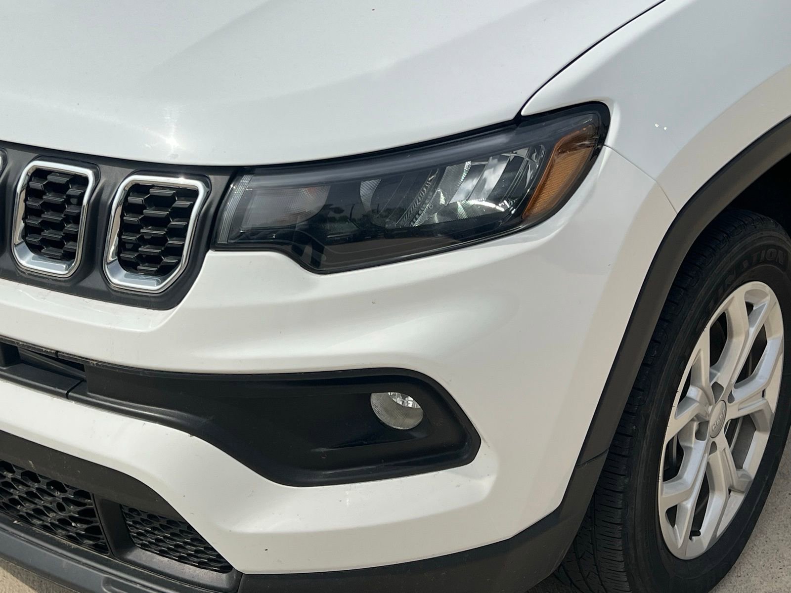 Used 2024 Jeep Compass Latitude AWD/4WD image 4