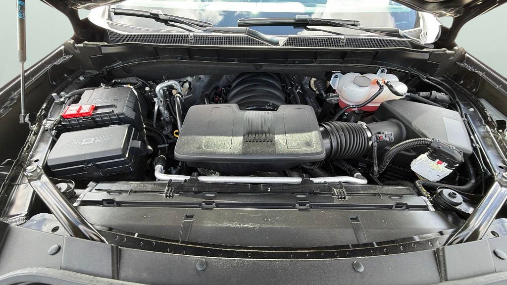 Used 2025 Chevrolet Suburban LS RWD image 37