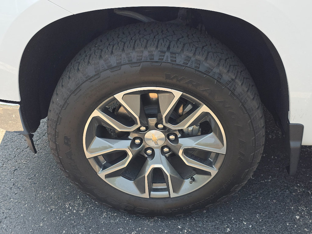 Used 2025 Chevrolet Silverado 1500 LT AWD/4WD image 11