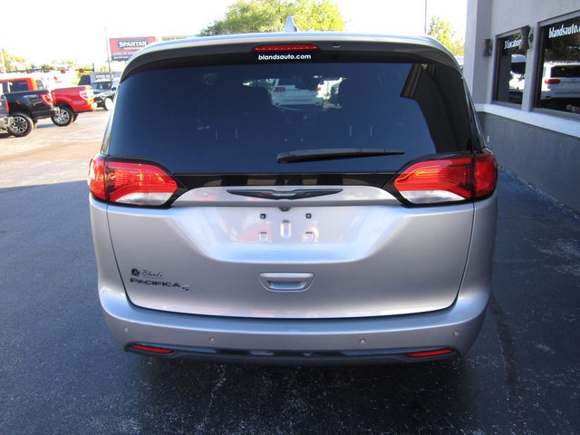Used 2019 Chrysler Pacifica Touring Plus w/ Advanced Safetytec Group FWD image 24