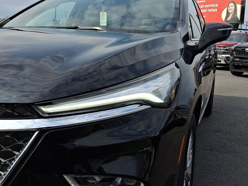 Used 2024 Buick Enclave Avenir w/ Avenir Technology Package image 8