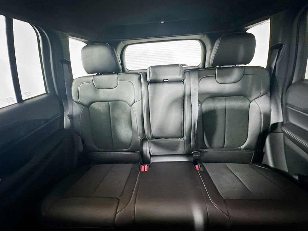 New 2025 Jeep Grand Cherokee Altitude image 10