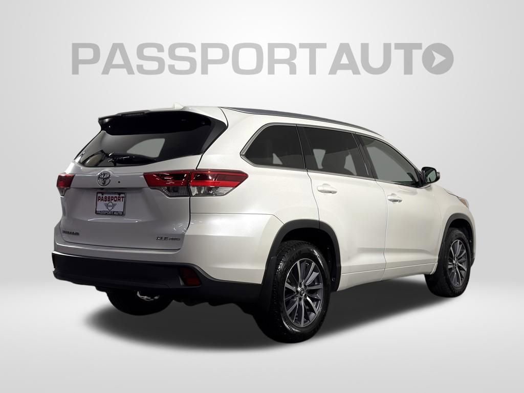 Used 2017 Toyota Highlander XLE AWD/4WD image 8