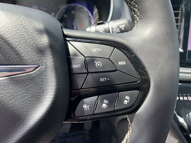 Used 2025 Chrysler Pacifica Limited FWD image 29
