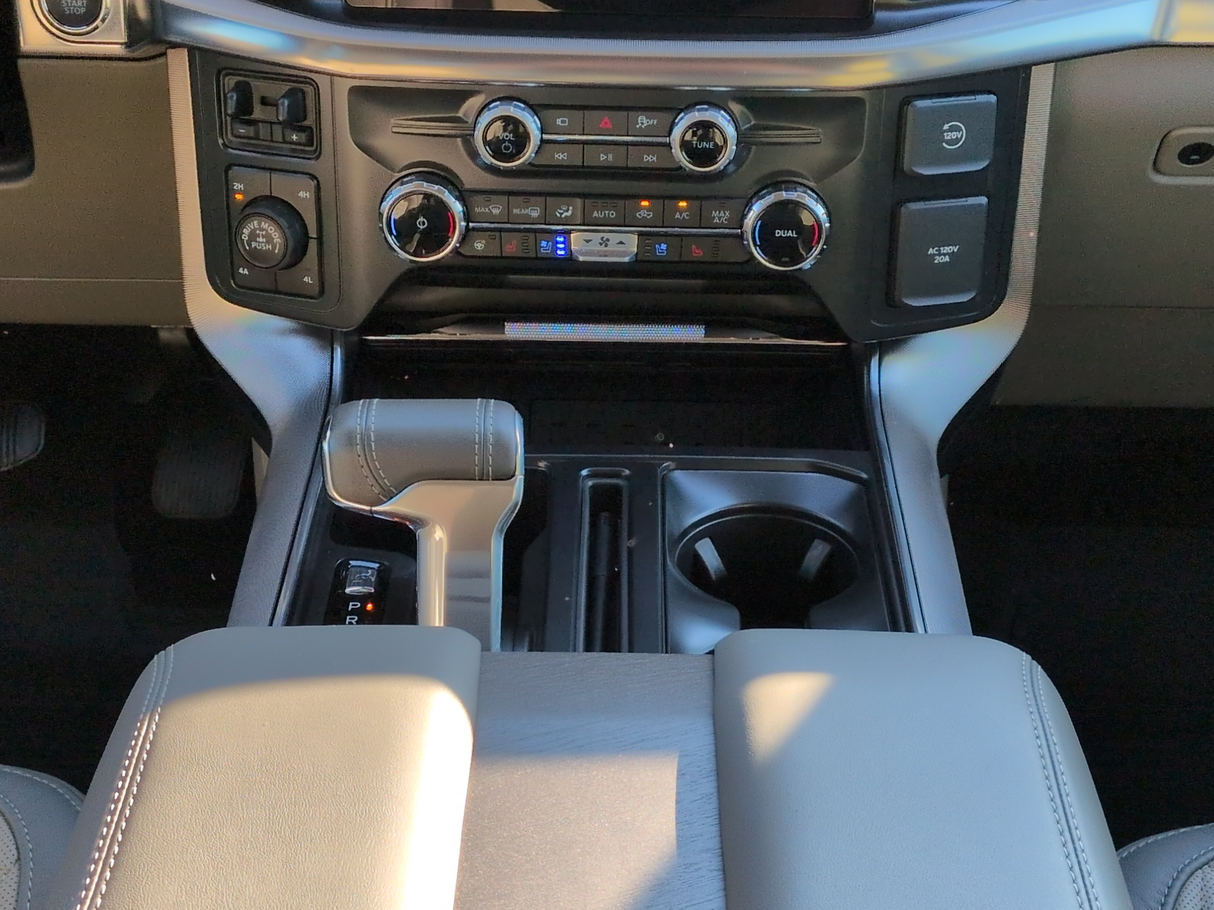 Used 2025 Ford F150 Platinum w/ Equipment Group 703A Plus AWD/4WD image 17