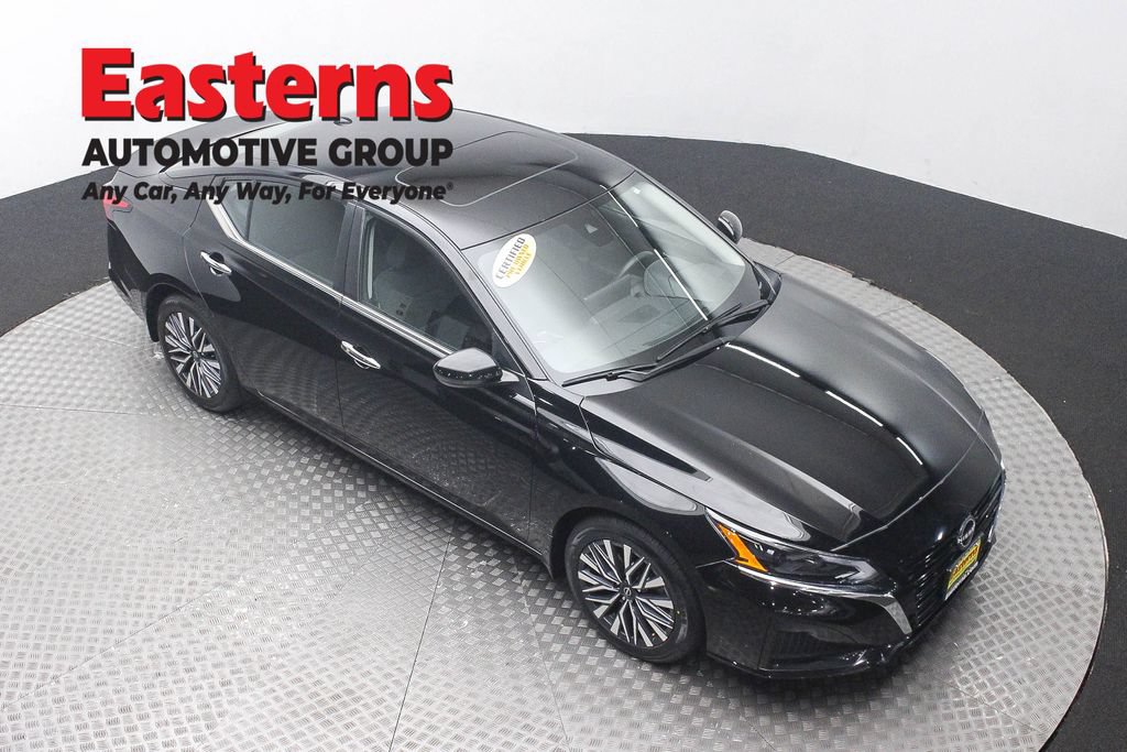 Used 2023 Nissan Altima 2.5 SV w/ SV Premium Package FWD image 3