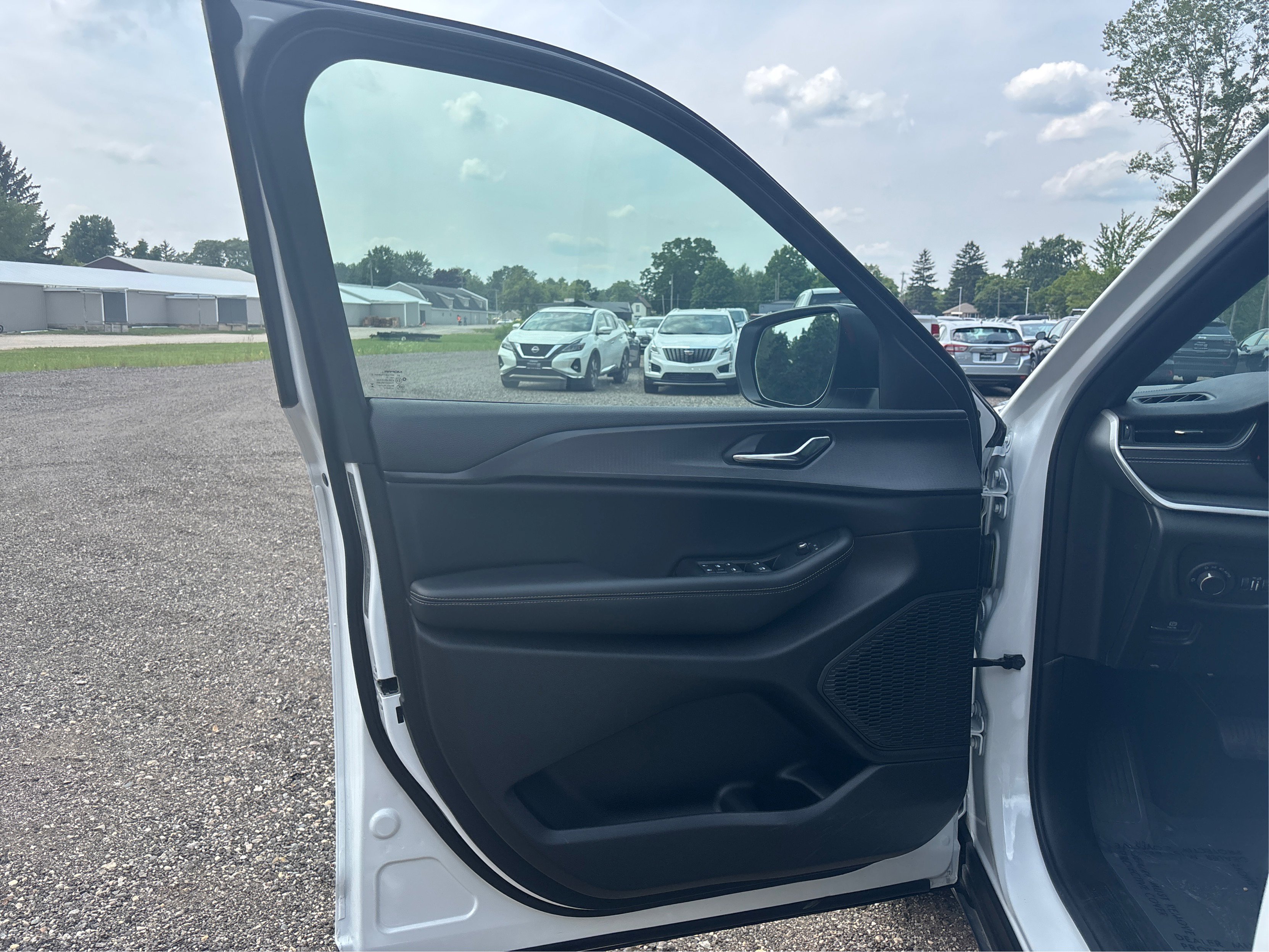 Used 2024 Jeep Grand Cherokee Laredo image 23