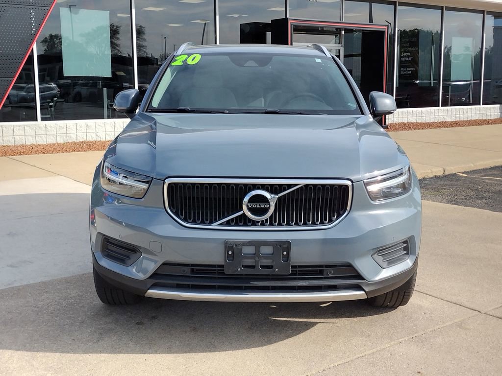 Used 2020 Volvo XC40 T4 Momentum FWD image 2
