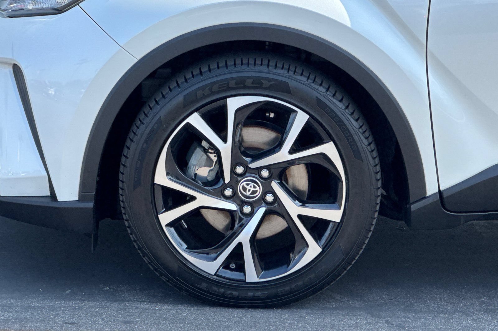 Certified 2021 Toyota C-HR XLE FWD image 34