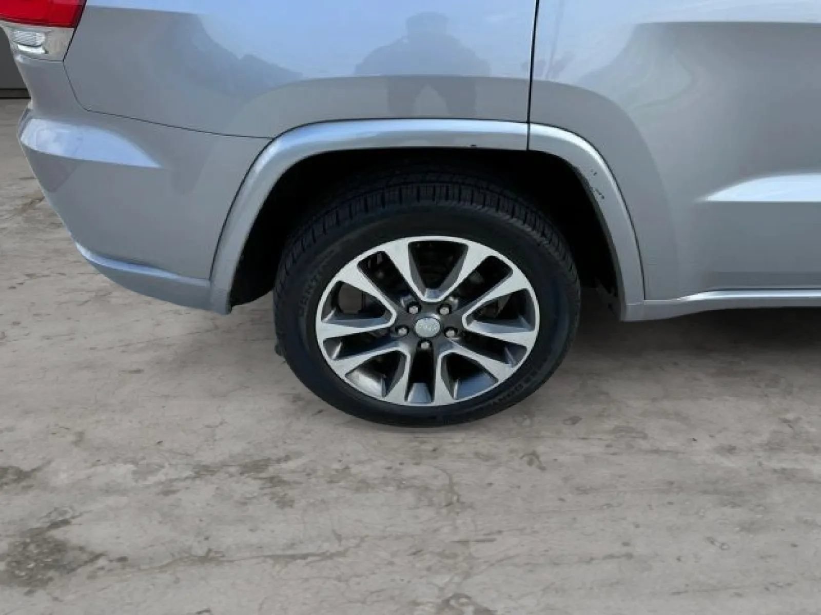 Used 2018 Jeep Grand Cherokee Overland AWD/4WD image 48