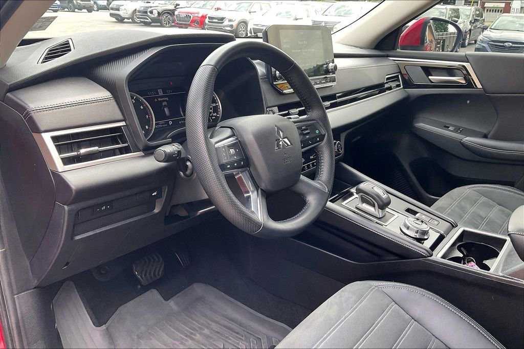 Used 2023 Mitsubishi Outlander SE AWD/4WD image 13