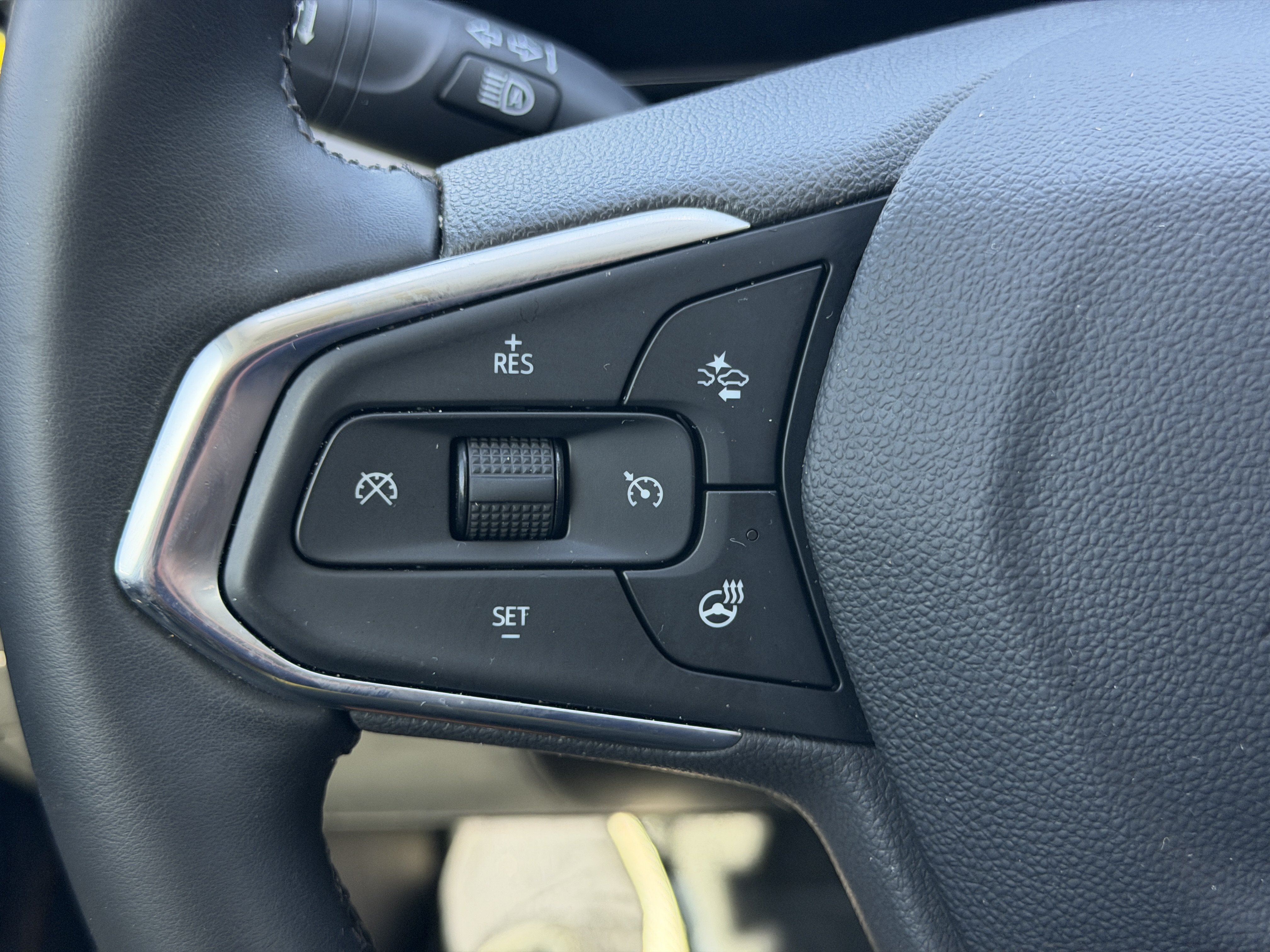 Used 2024 Chevrolet Trax ACTIV w/ Sunroof Package FWD image 30