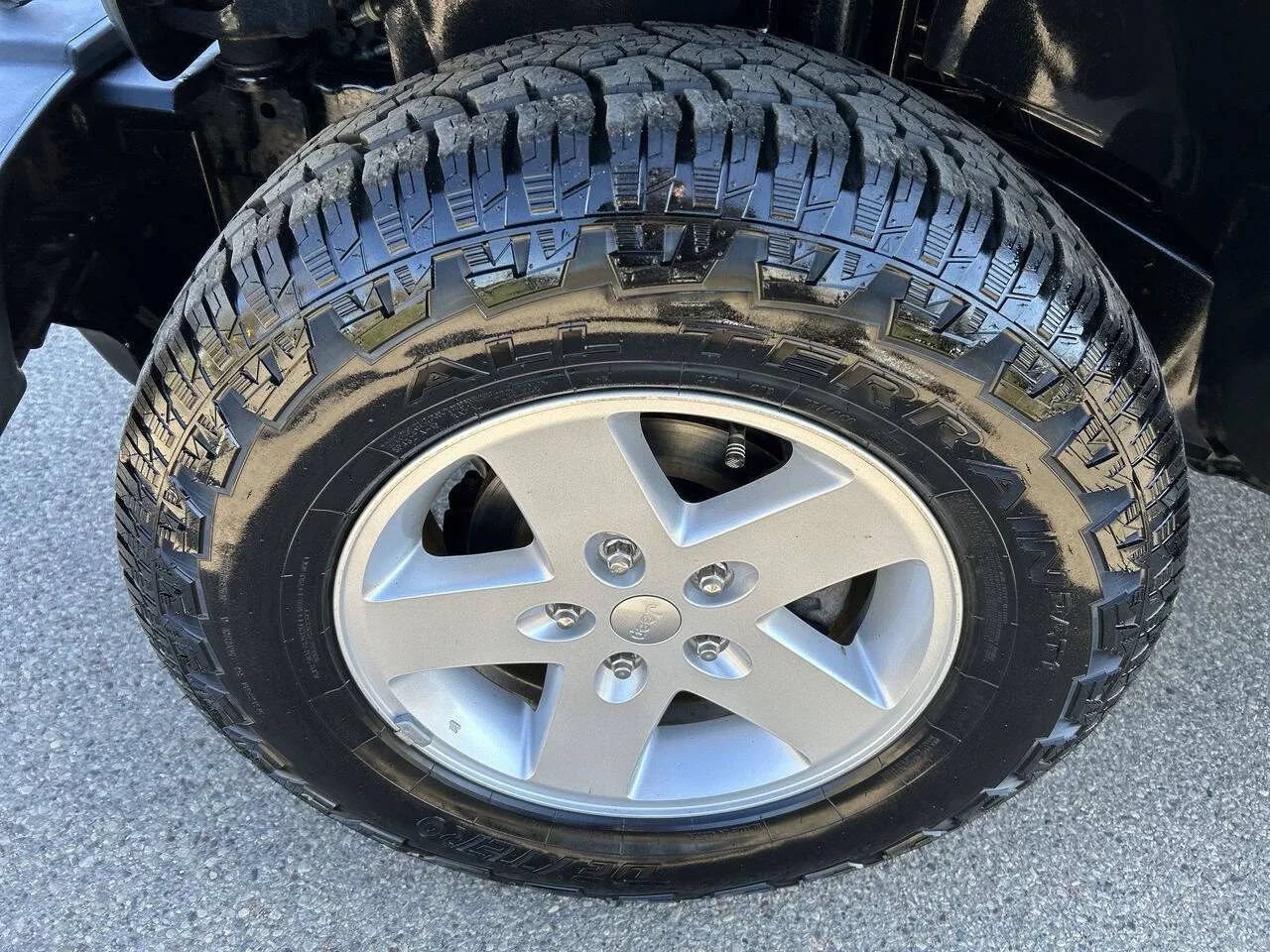 Used 2018 Jeep Wrangler Unlimited Sport w/ Dual Top Group AWD/4WD image 10