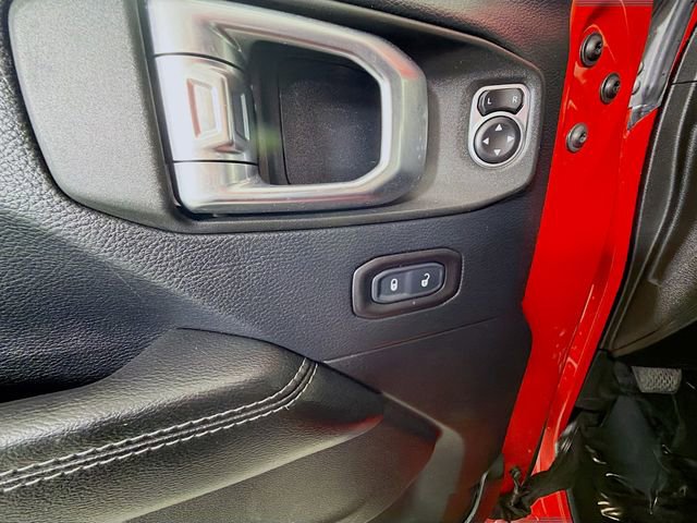 Used 2018 Jeep Wrangler Unlimited Sahara w/ Uconnect 4C Nav & Sound Group image 38