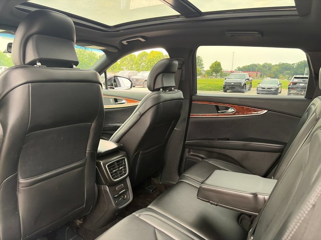 Used 2017 Lincoln MKX Reserve AWD/4WD image 25