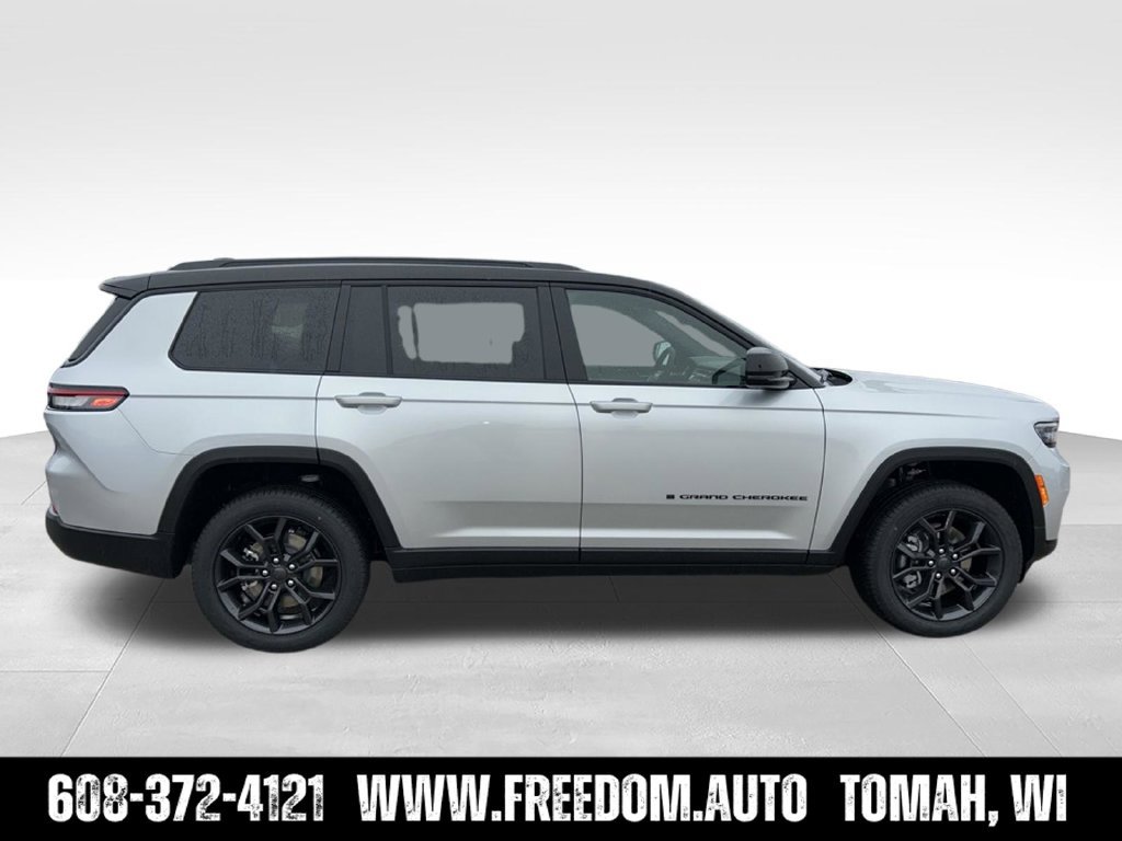 Used 2025 Jeep Grand Cherokee L Limited w/ Trailer Tow Package AWD/4WD image 9