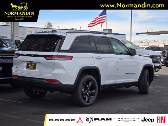 New 2026 Jeep Grand Cherokee Limited w/ Limited Altitude Package AWD/4WD image 3