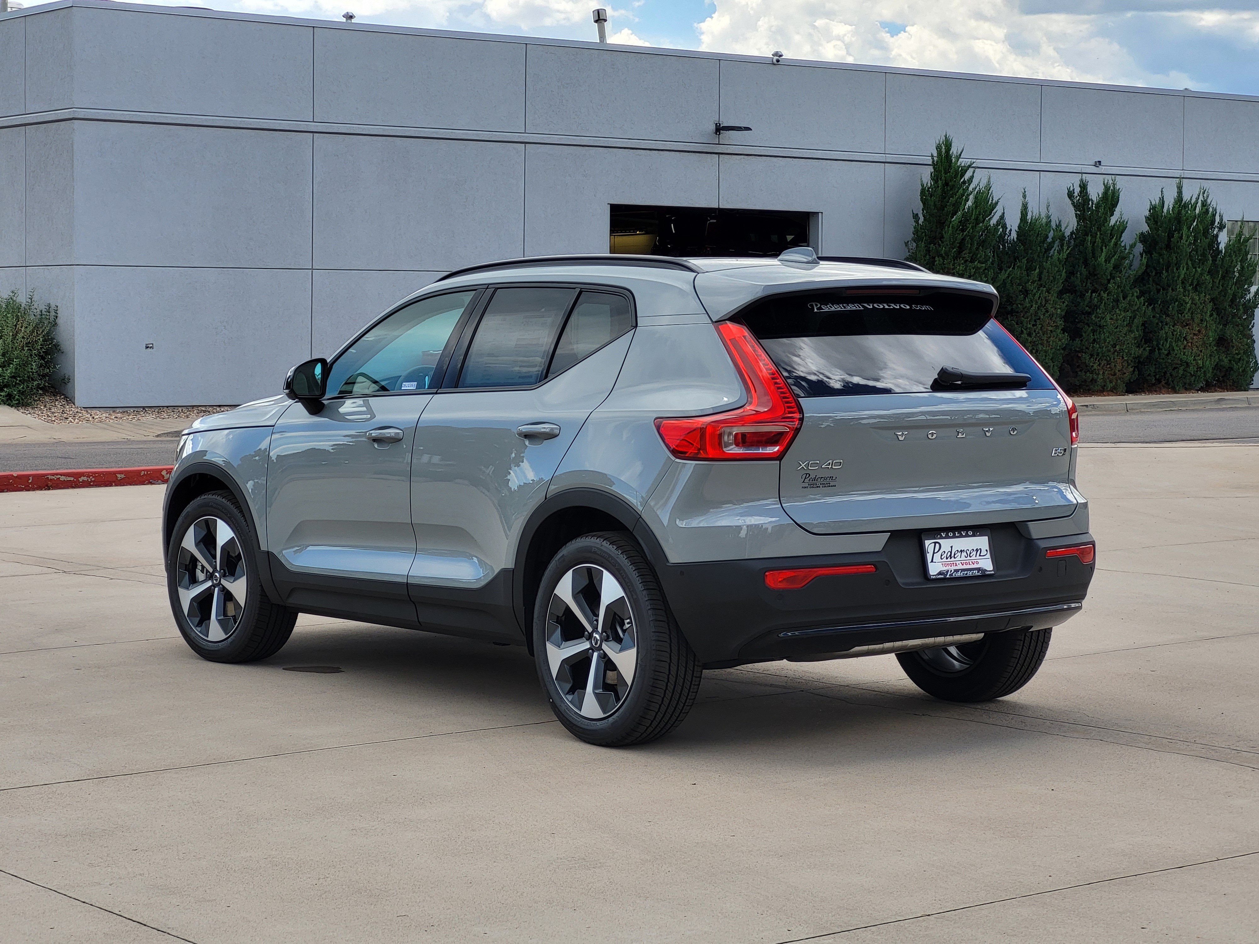 New 2026 Volvo XC40 B5 Plus w/ Protection Package Premier AWD/4WD image 4