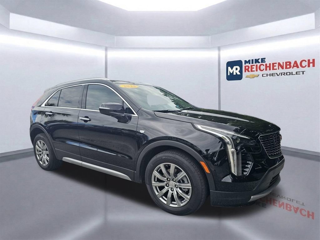 Used 2023 Cadillac XT4 Premium Luxury FWD image 2