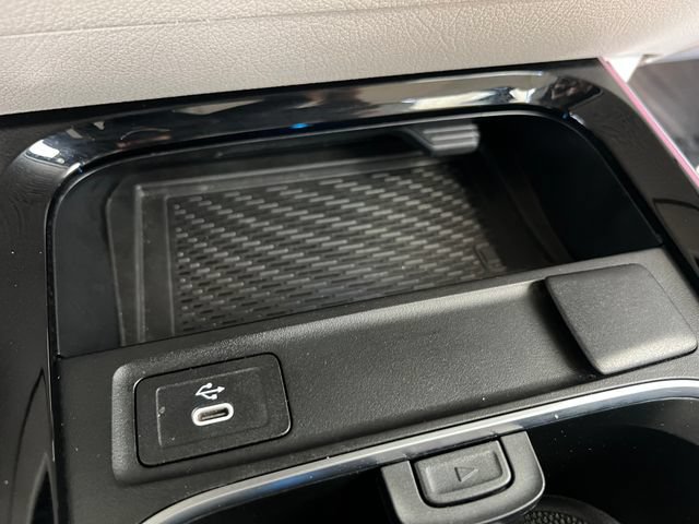 Used 2025 Mercedes-Benz EQB 300 4MATIC image 31